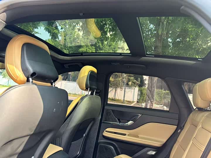 Фото 8 - Lincoln Corsair