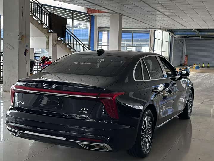 Фото 11 - Hongqi H5