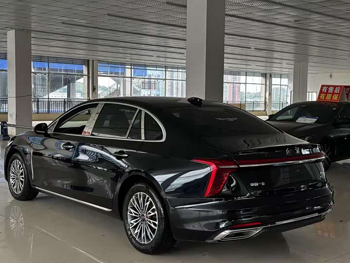 Фото 13 - Hongqi H5