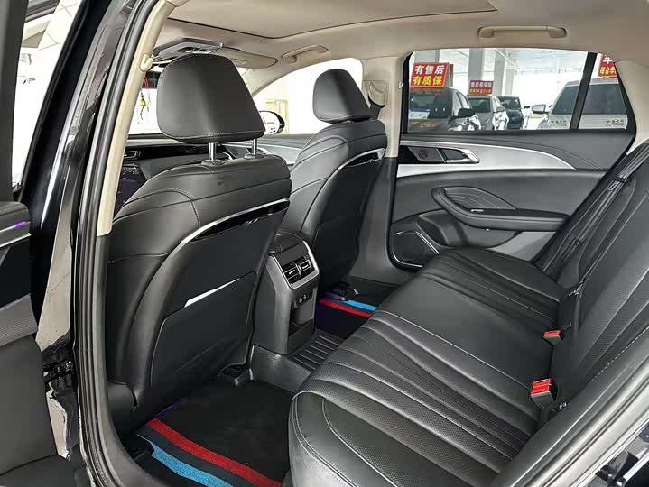 Фото 6 - Hongqi H5