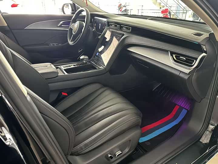 Фото 9 - Hongqi H5