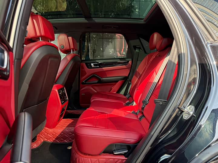 Фото 10 - Porsche Cayenne