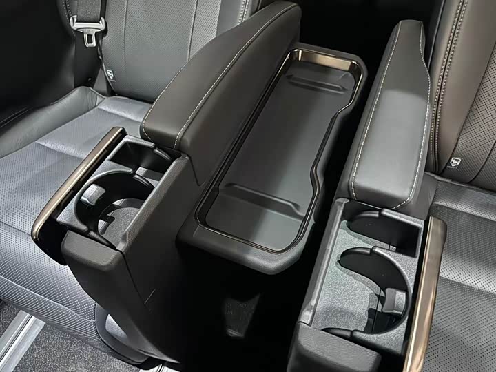 Фото 12 - Toyota Vellfire