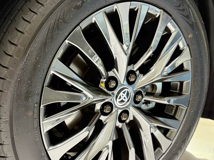 Фото 16 - Toyota Vellfire