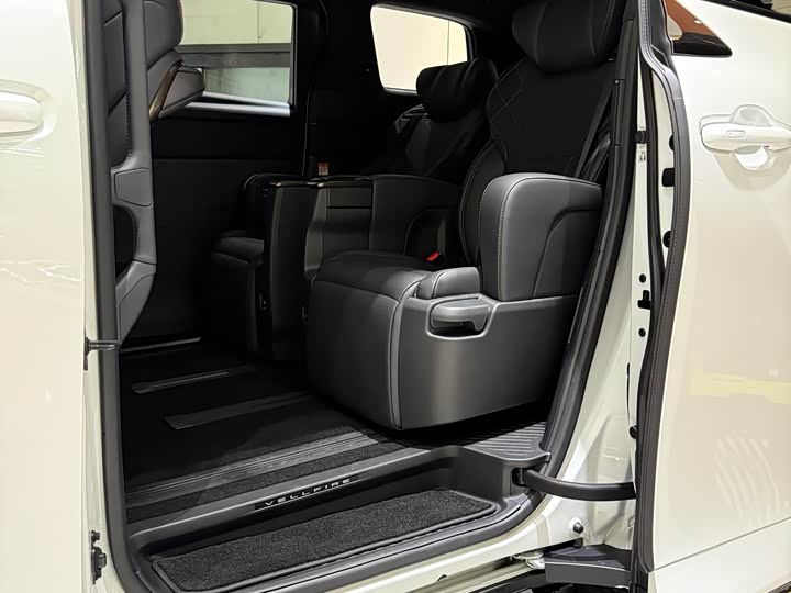 Фото 5 - Toyota Vellfire