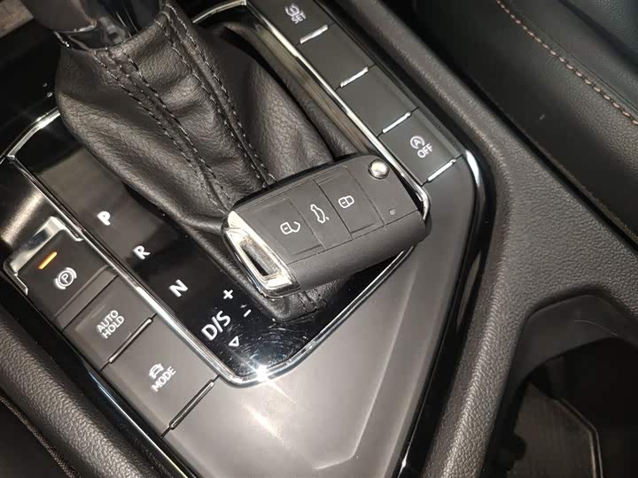 Фото 11 - Volkswagen Tharu