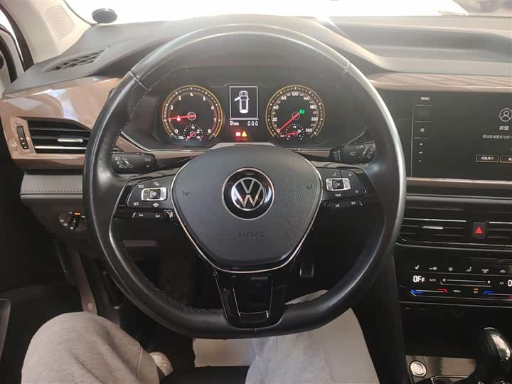Фото 3 - Volkswagen Tharu