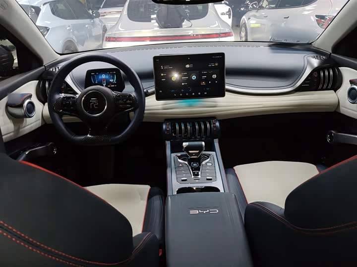 Фото 10 - BYD Yuan Plus