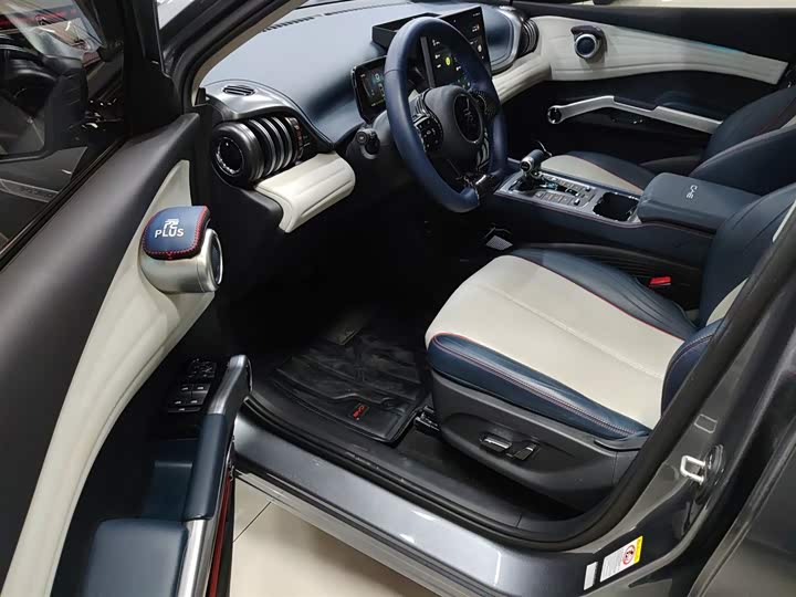 Фото 16 - BYD Yuan Plus