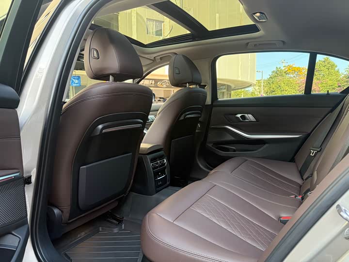 Фото 10 - BMW 3 Series