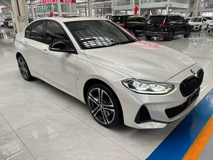 Фото 3 - BMW 1 Series