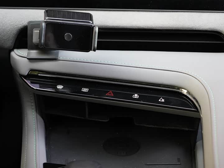 Фото 10 - Zeekr 001