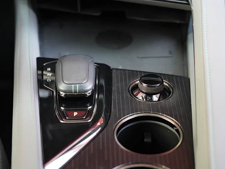 Фото 11 - Zeekr 001