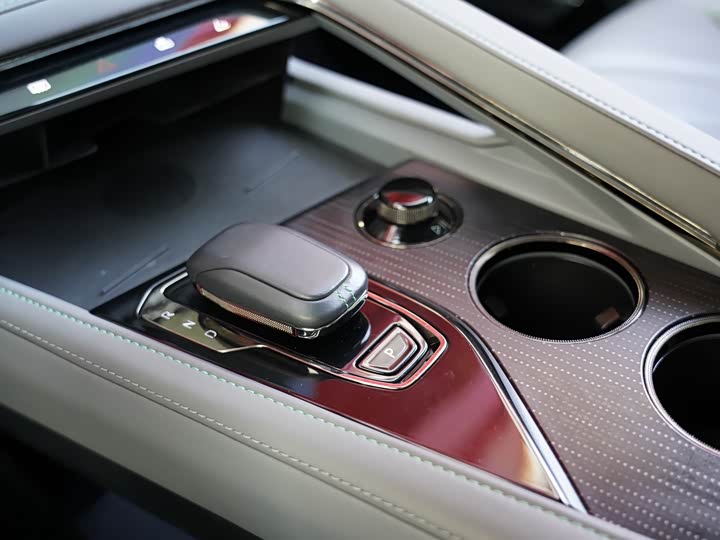 Фото 12 - Zeekr 001