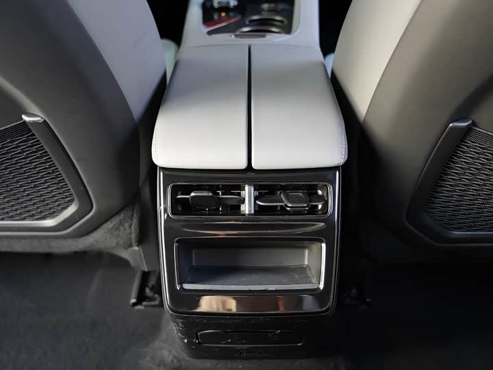 Фото 18 - Zeekr 001