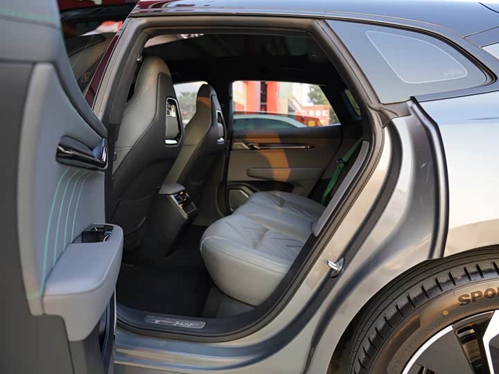 Фото 6 - Zeekr 001