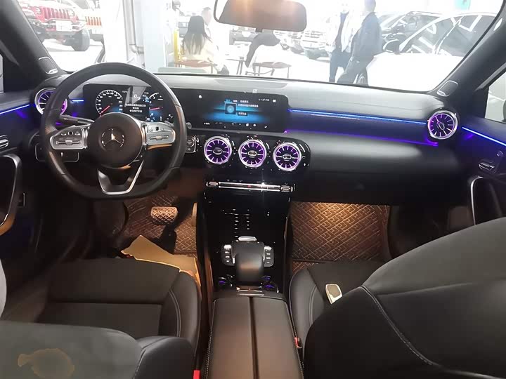 Фото 10 - Mercedes-Benz A-Class