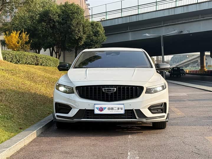 Фото 2 - Geely Preface