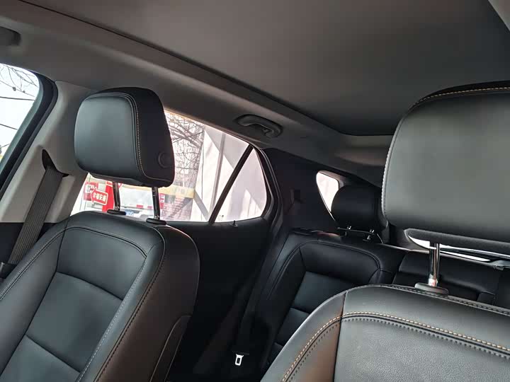 Фото 10 - Chevrolet Equinox