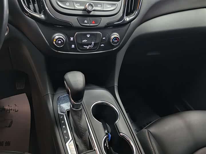 Фото 12 - Chevrolet Equinox