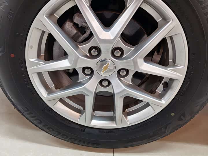 Фото 6 - Chevrolet Equinox