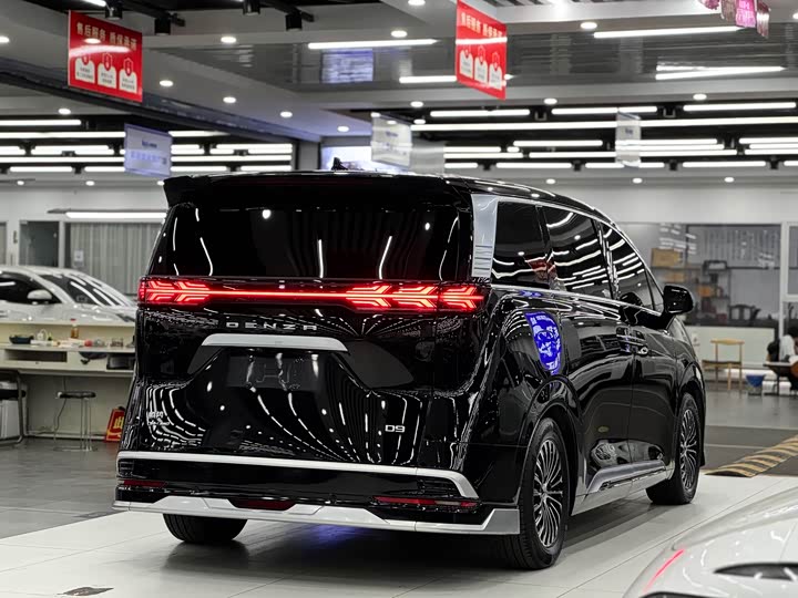 Фото 7 - Denza D9