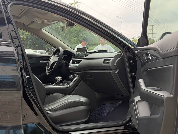 Фото 10 - Hongqi H5