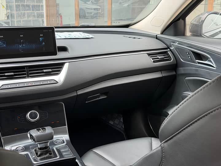 Фото 8 - Hongqi H5