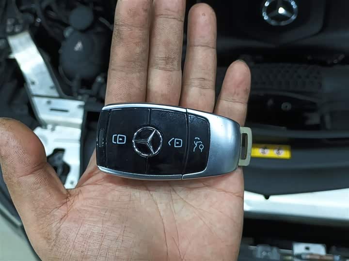 Фото 9 - Mercedes-Benz E-Class Hybrid