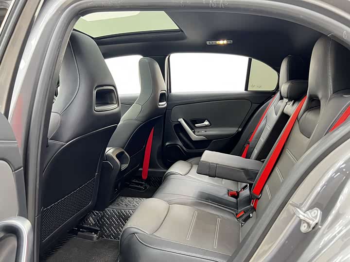 Фото 12 - Mercedes-Benz A-Class AMG