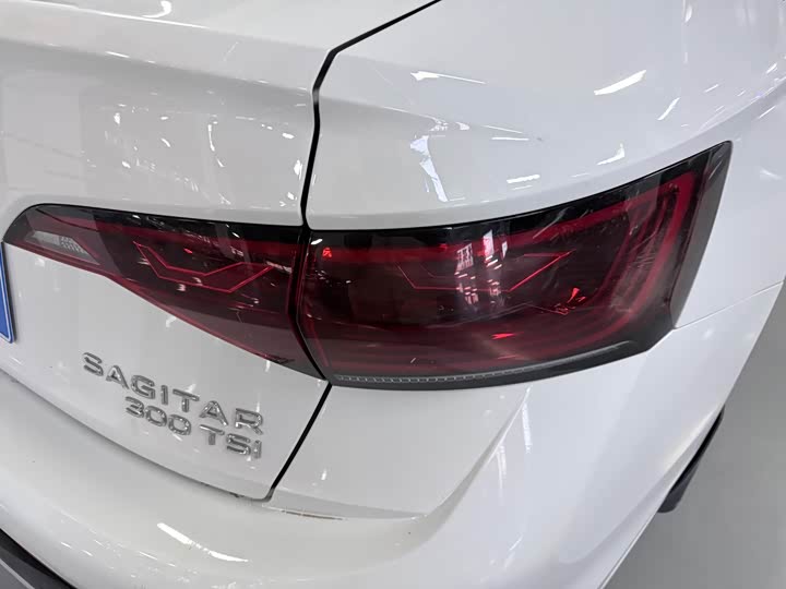 Фото 19 - Volkswagen Sagitar L