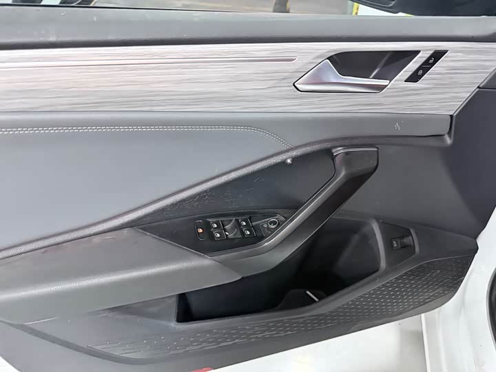 Фото 9 - Volkswagen Sagitar L