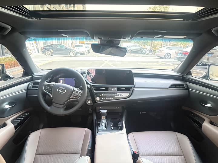 Фото 6 - Lexus ES