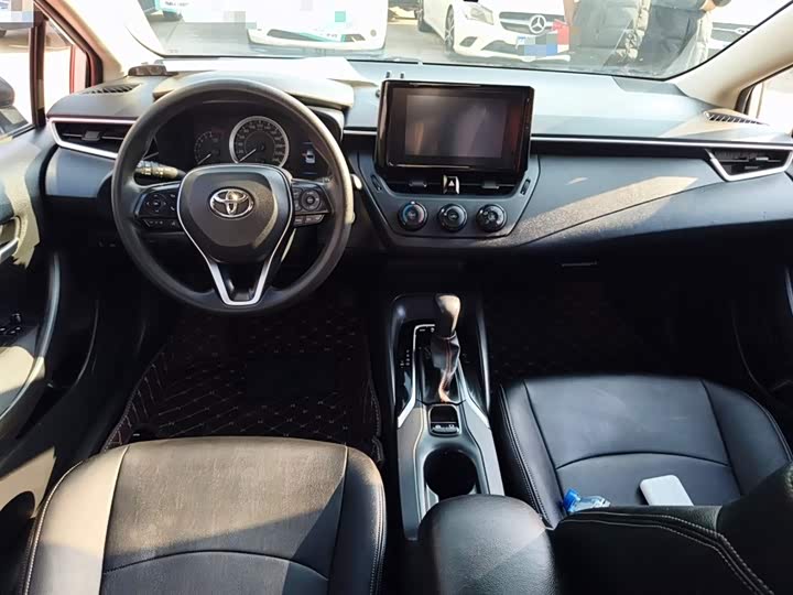 Фото 12 - Toyota Corolla