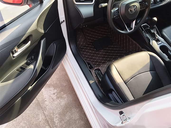 Фото 13 - Toyota Corolla