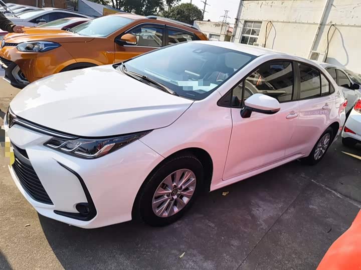 Фото 21 - Toyota Corolla