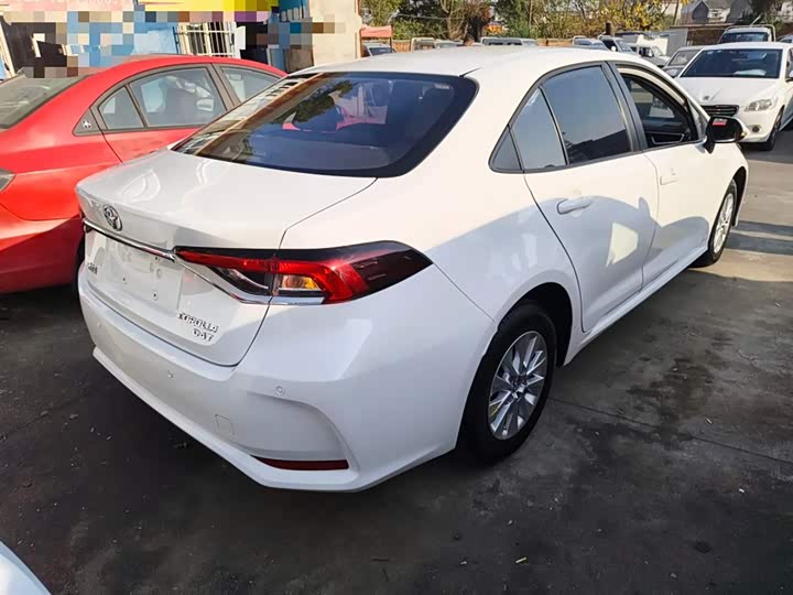 Фото 23 - Toyota Corolla