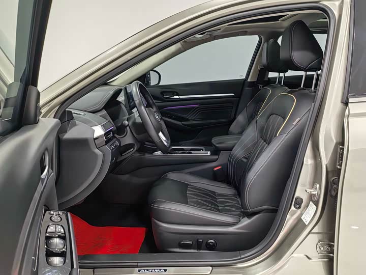 Фото 10 - Nissan Teana