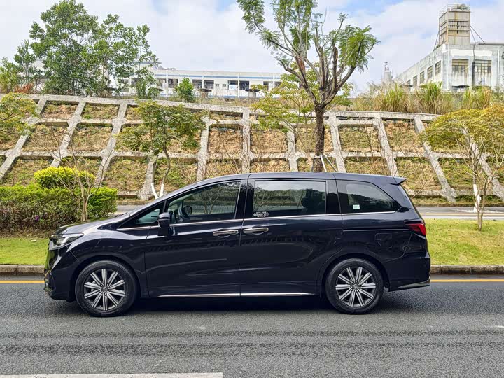 Фото 3 - Honda Odyssey