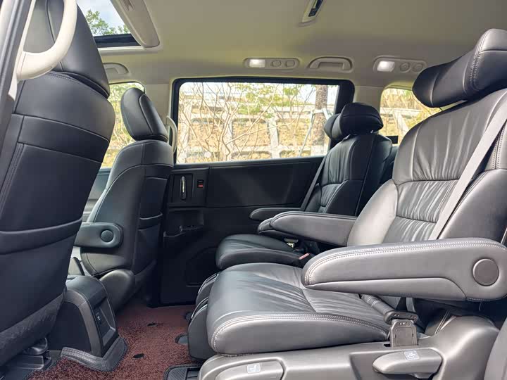 Фото 8 - Honda Odyssey