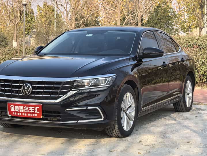 Фото 1 - Volkswagen Passat