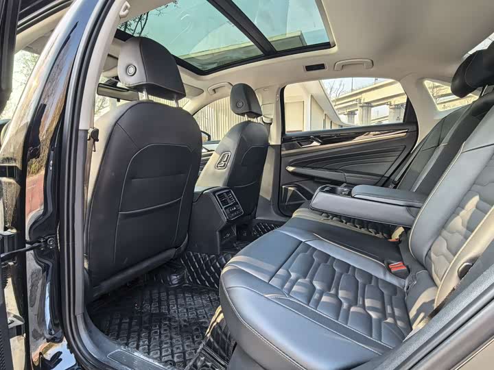 Фото 10 - Volkswagen Passat