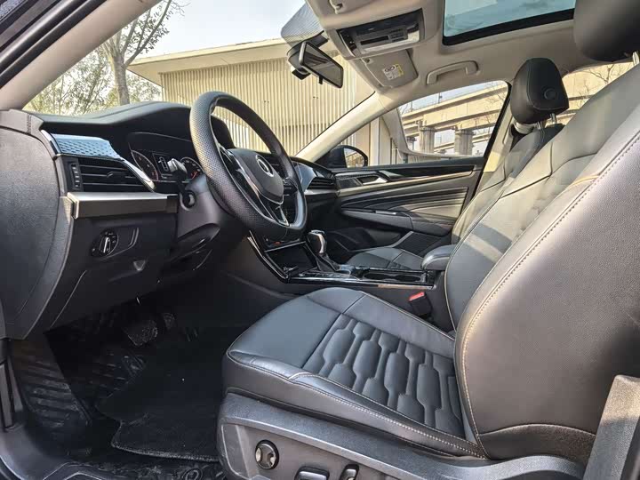 Фото 11 - Volkswagen Passat