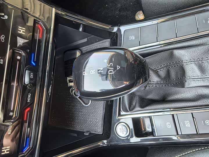 Фото 14 - Volkswagen Passat