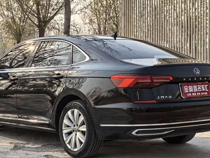 Фото 17 - Volkswagen Passat