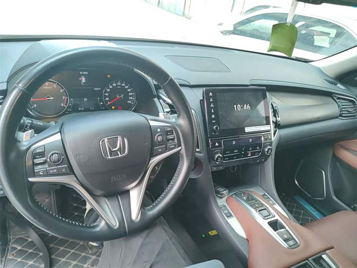 Фото 10 - Honda Avancier