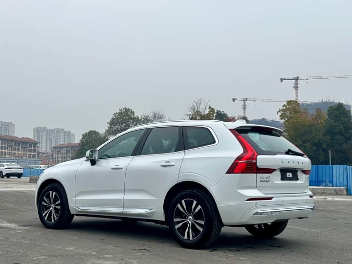 Фото 10 - Volvo XC60
