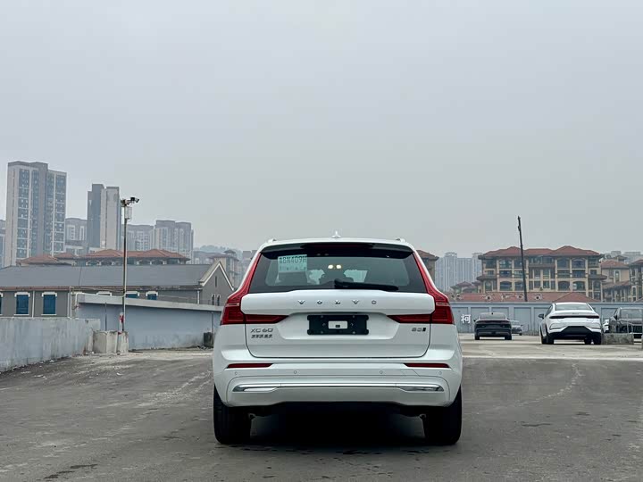 Фото 11 - Volvo XC60