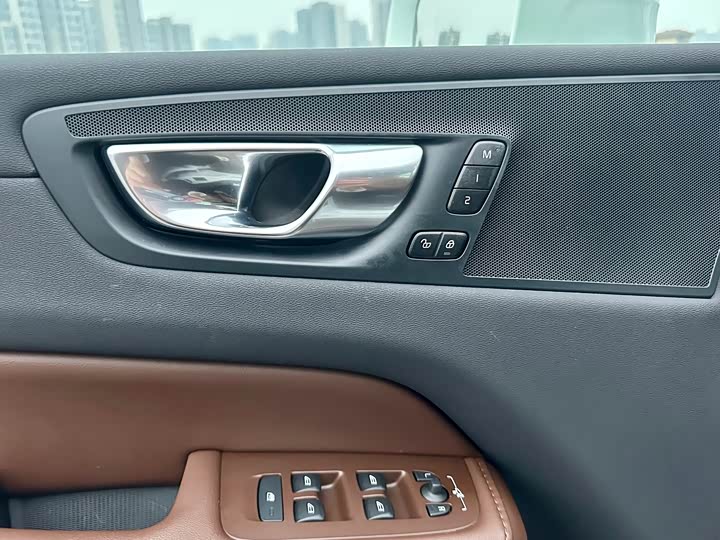 Фото 6 - Volvo XC60