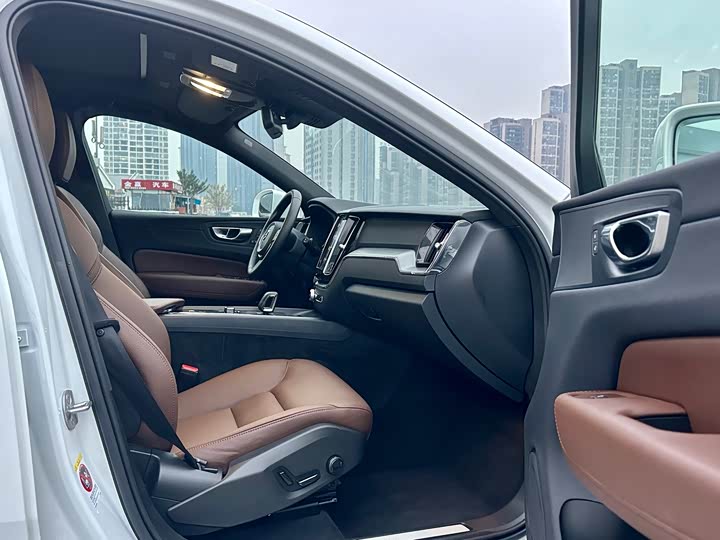 Фото 7 - Volvo XC60